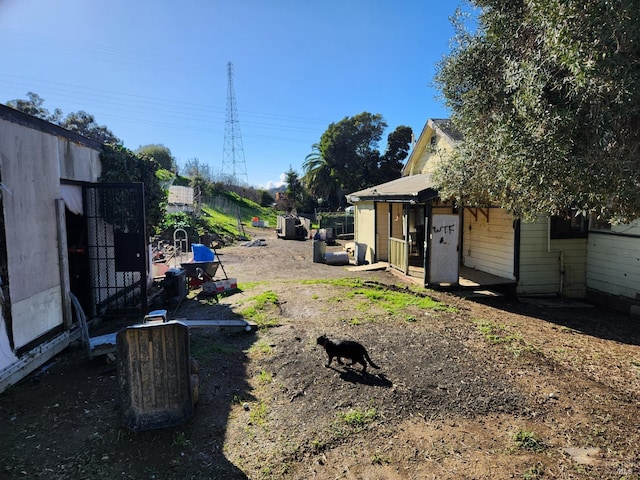 303 Lemon St, Vallejo, CA 94590 - view of yard