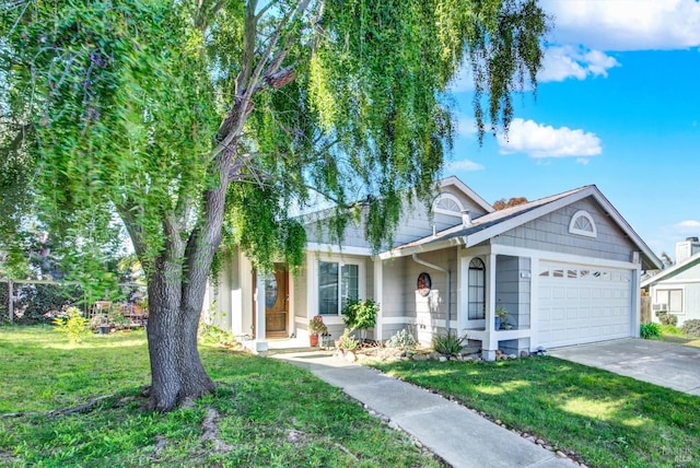 view of front of property featuring a garage, driveway, and a front yard