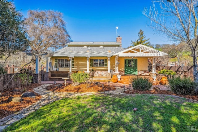 view of front of home featuring a front yard and a pergola