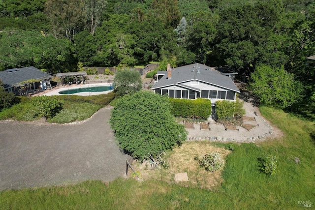 bird's eye view with a view of trees