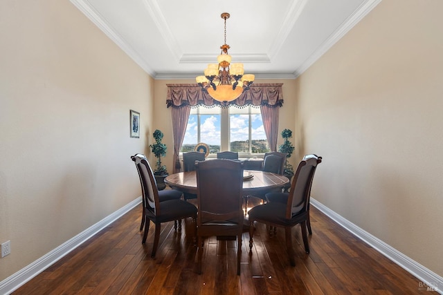 dining area featuring crown molding, dark hardwood / wood-style floors, a chandelier, and a tray ceiling