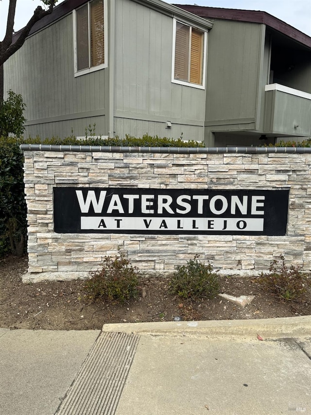 view of community / neighborhood sign