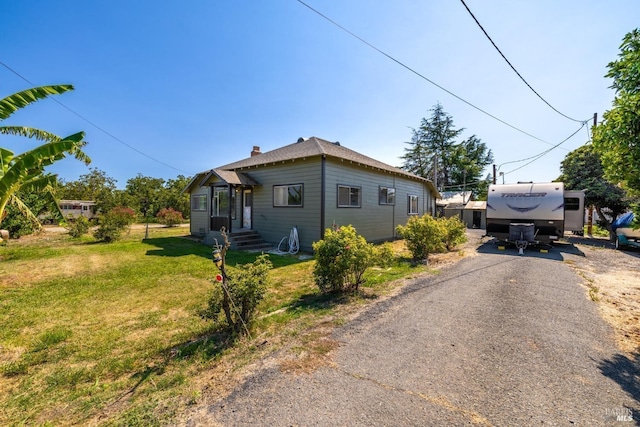 view of front of house with a front yard