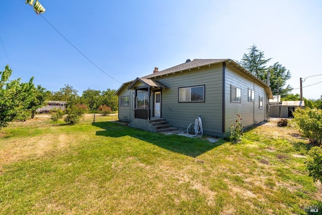 back of house featuring a lawn