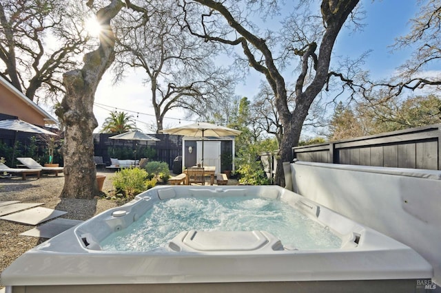 view of swimming pool featuring an outdoor hangout area and a hot tub