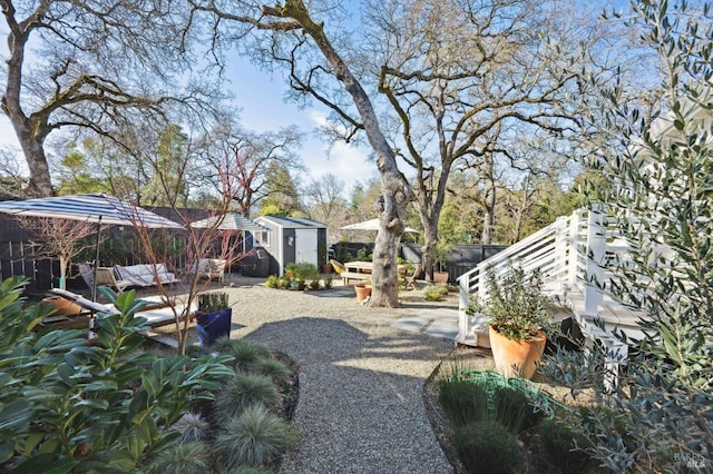 view of yard featuring a storage unit