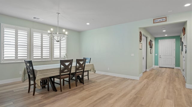 dining area featuring a chandelier, recessed lighting, visible vents, baseboards, and light wood-style floors