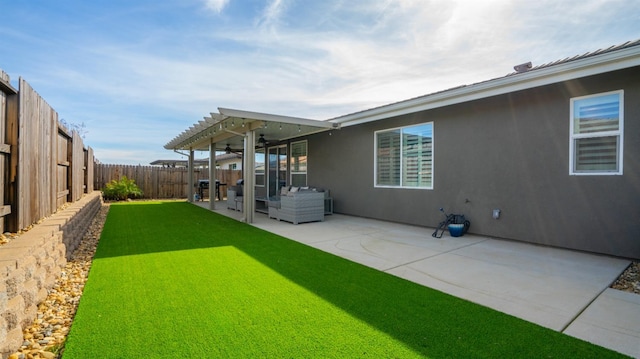 view of yard featuring a patio area, ceiling fan, and a fenced backyard