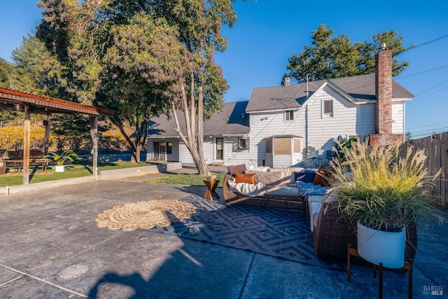 view of front facade featuring an outdoor hangout area and fence