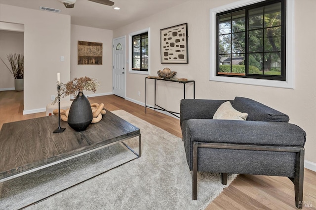living area with baseboards, visible vents, ceiling fan, wood finished floors, and recessed lighting