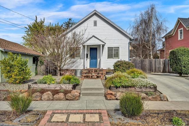 view of front of home featuring entry steps and fence