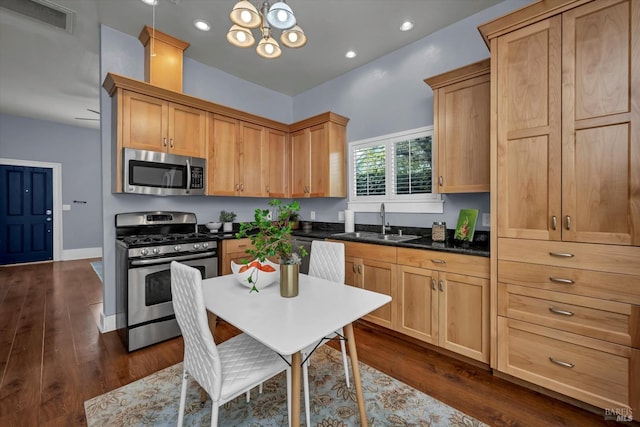 kitchen featuring recessed lighting, stainless steel appliances, dark wood-style flooring, a sink, and visible vents