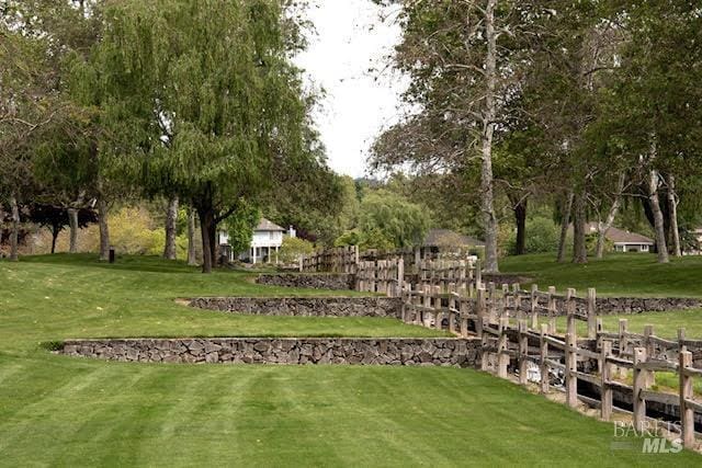 view of property's community featuring a lawn