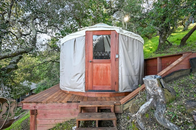 view of outdoor structure with an outbuilding