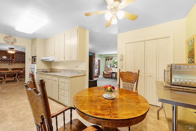 dining room with ceiling fan