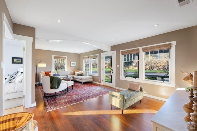 living area featuring recessed lighting, visible vents, baseboards, and wood finished floors