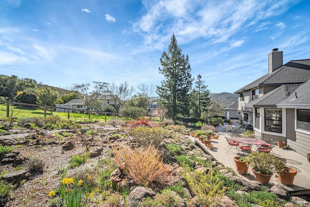 view of yard with fence and a mountain view