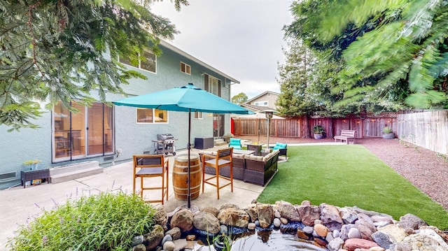 view of yard featuring a patio area, a fenced backyard, and outdoor lounge area