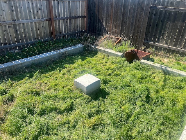 view of yard featuring a fenced backyard