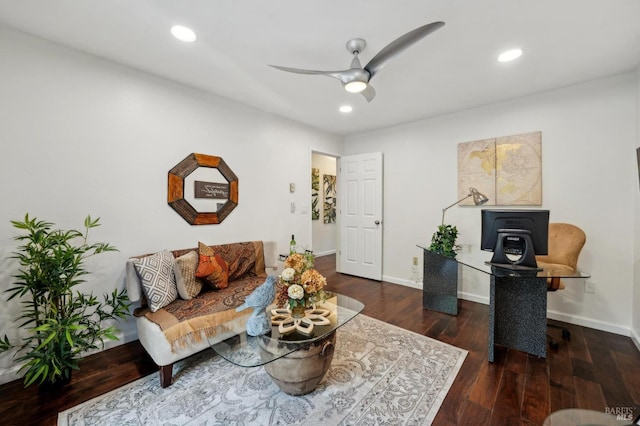 living room with dark wood-style floors, recessed lighting, ceiling fan, and baseboards