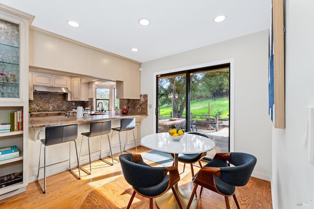 dining space with light wood-style floors, baseboards, and recessed lighting