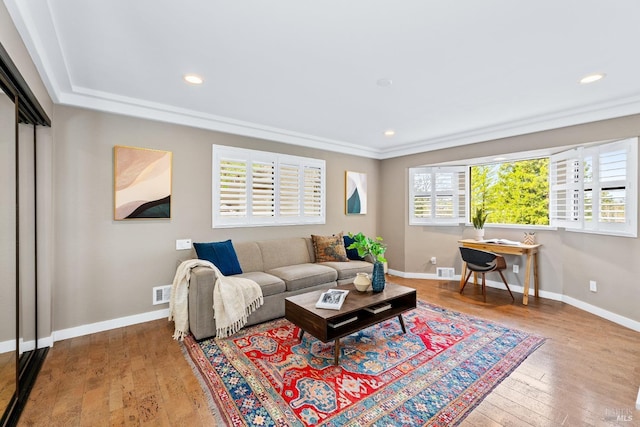 living area with baseboards, wood finished floors, and recessed lighting