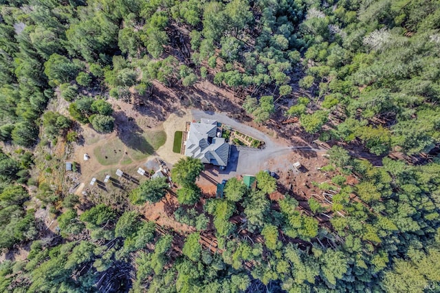 bird's eye view featuring a wooded view