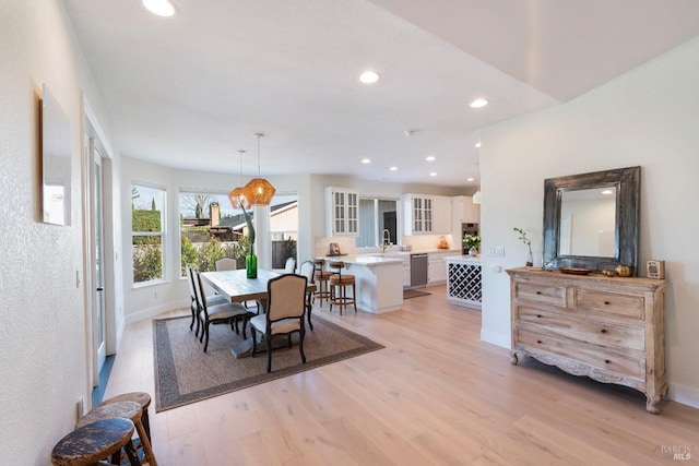 dining room featuring recessed lighting, light wood-type flooring, and baseboards