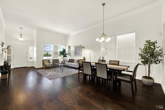 dining area featuring dark wood-style floors, crown molding, an inviting chandelier, and baseboards