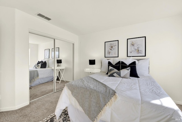 bedroom featuring a closet, visible vents, baseboards, and carpet flooring