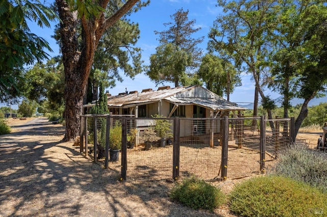 view of front of property