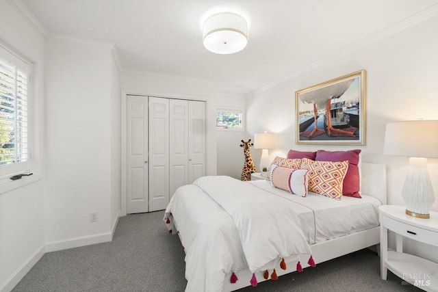 carpeted bedroom featuring baseboards, a closet, and crown molding