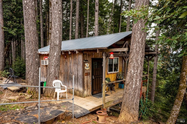 view of outbuilding featuring an outbuilding