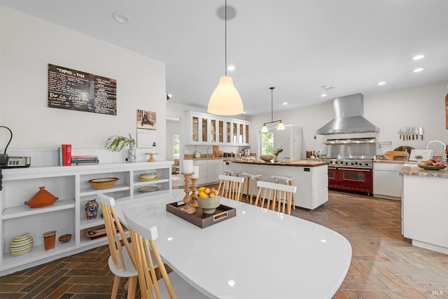 dining space with recessed lighting