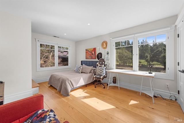 bedroom featuring light wood-style floors, recessed lighting, visible vents, and baseboards