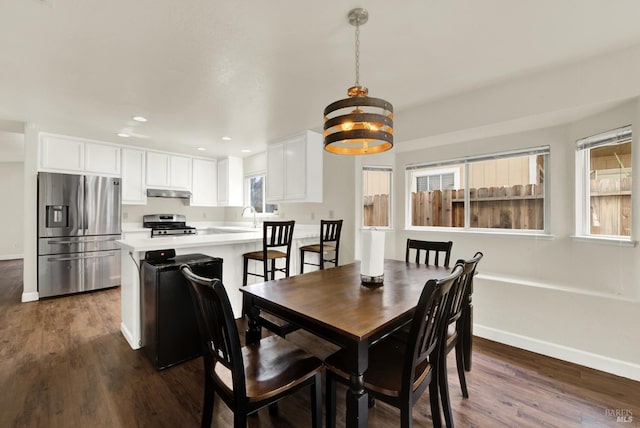 dining area with dark wood-type flooring, recessed lighting, and baseboards