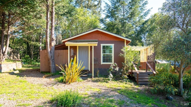 790 Tilton Rd, Sebastopol, CA 95472 - bungalow-style home with a wooden deck