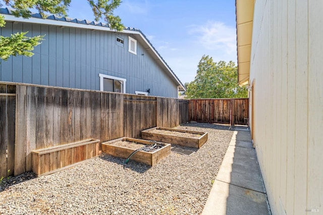 view of yard featuring a fenced backyard and a garden