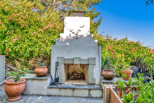 7 Highland Ave, San Rafael, CA 94901 - details with exterior fireplace