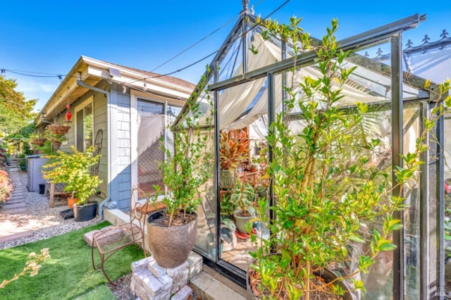 7 Highland Ave, San Rafael, CA 94901 - view of property exterior with an outdoor structure and a lanai