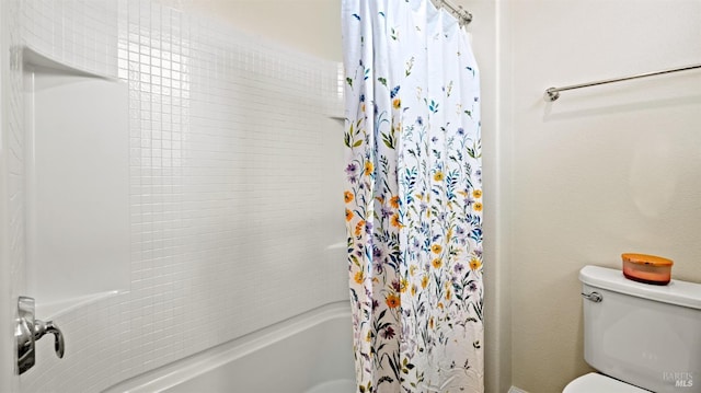 1623 Winterberry Ln, Rohnert Park, CA 94928 - full bathroom featuring toilet and shower / bath combination with curtain