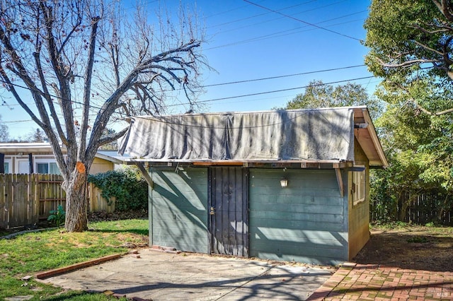 view of outdoor structure with an outbuilding and fence