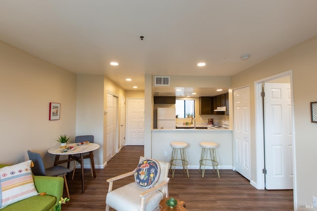 interior space featuring dark wood-style floors, recessed lighting, visible vents, and baseboards