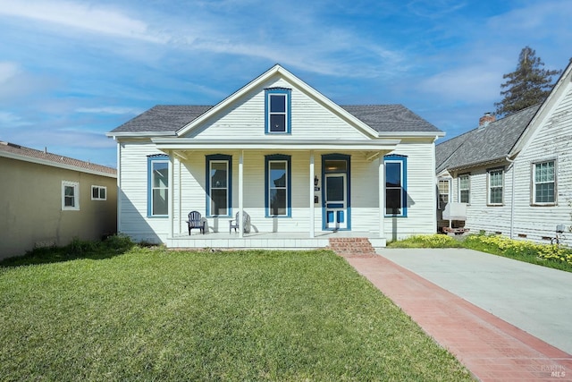 bungalow with a shingled roof, a front yard, and covered porch