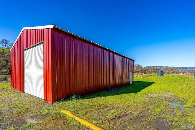 view of outdoor structure featuring an outbuilding