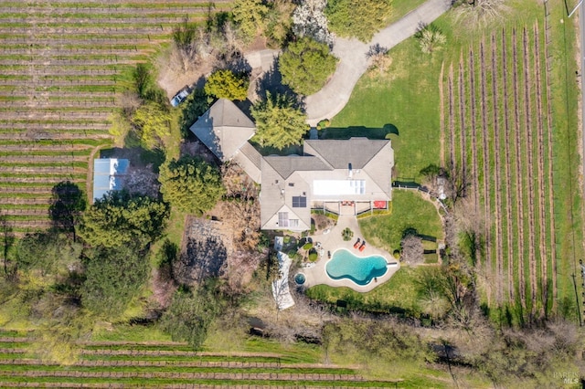 birds eye view of property featuring a rural view