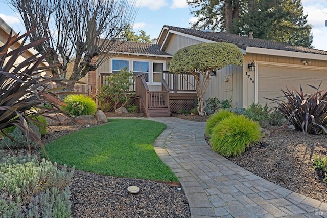 view of front of house featuring a front lawn and an attached garage