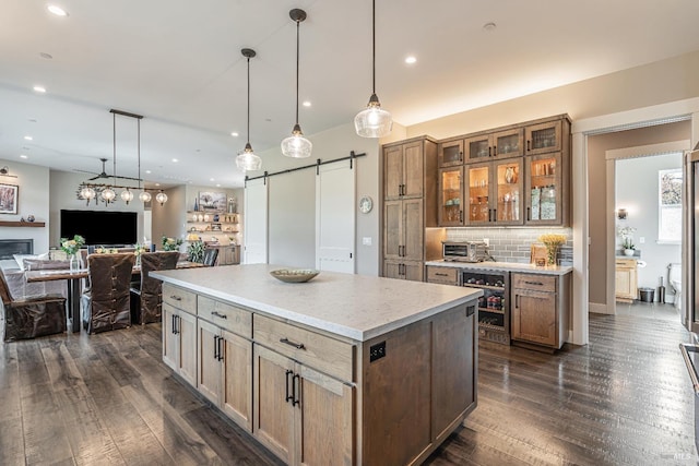 dining area with a barn door, visible vents, dark wood-style floors, and recessed lighting