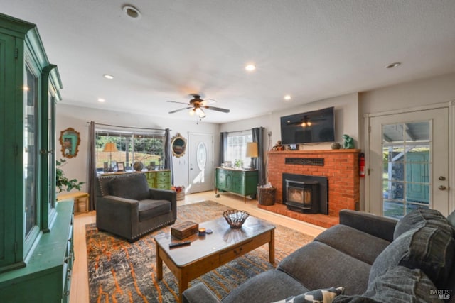 living area featuring recessed lighting and ceiling fan