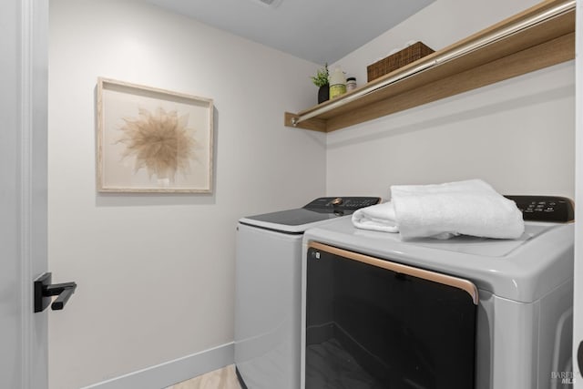 550 Sequoia Dr, San Anselmo, CA 94960 - clothes washing area with independent washer and dryer, laundry area, and baseboards